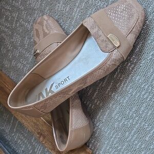 Anne Klein AK Sport Loafers 9 Flats Slip On Comfy Work Neutral Snake